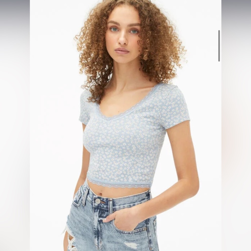 Aeropostale Floral Lace Trim V-Neck bundle